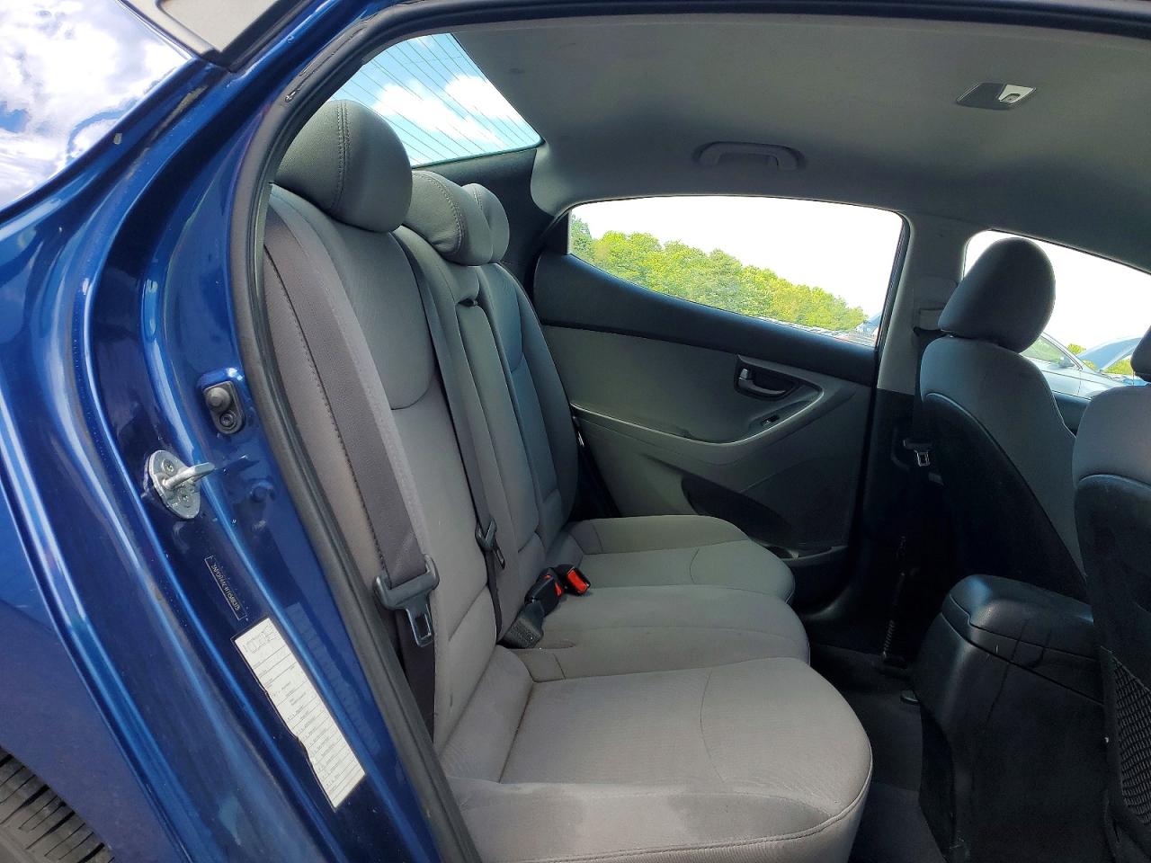 2015 HYUNDAI ELANTRA SE photo 28