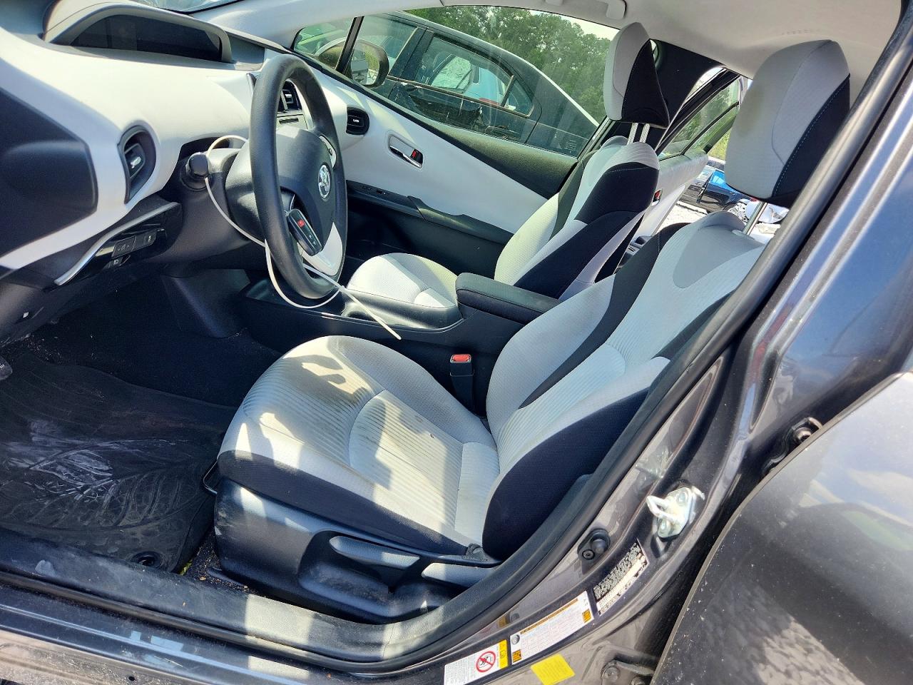 2017 TOYOTA PRIUS TWO photo 19