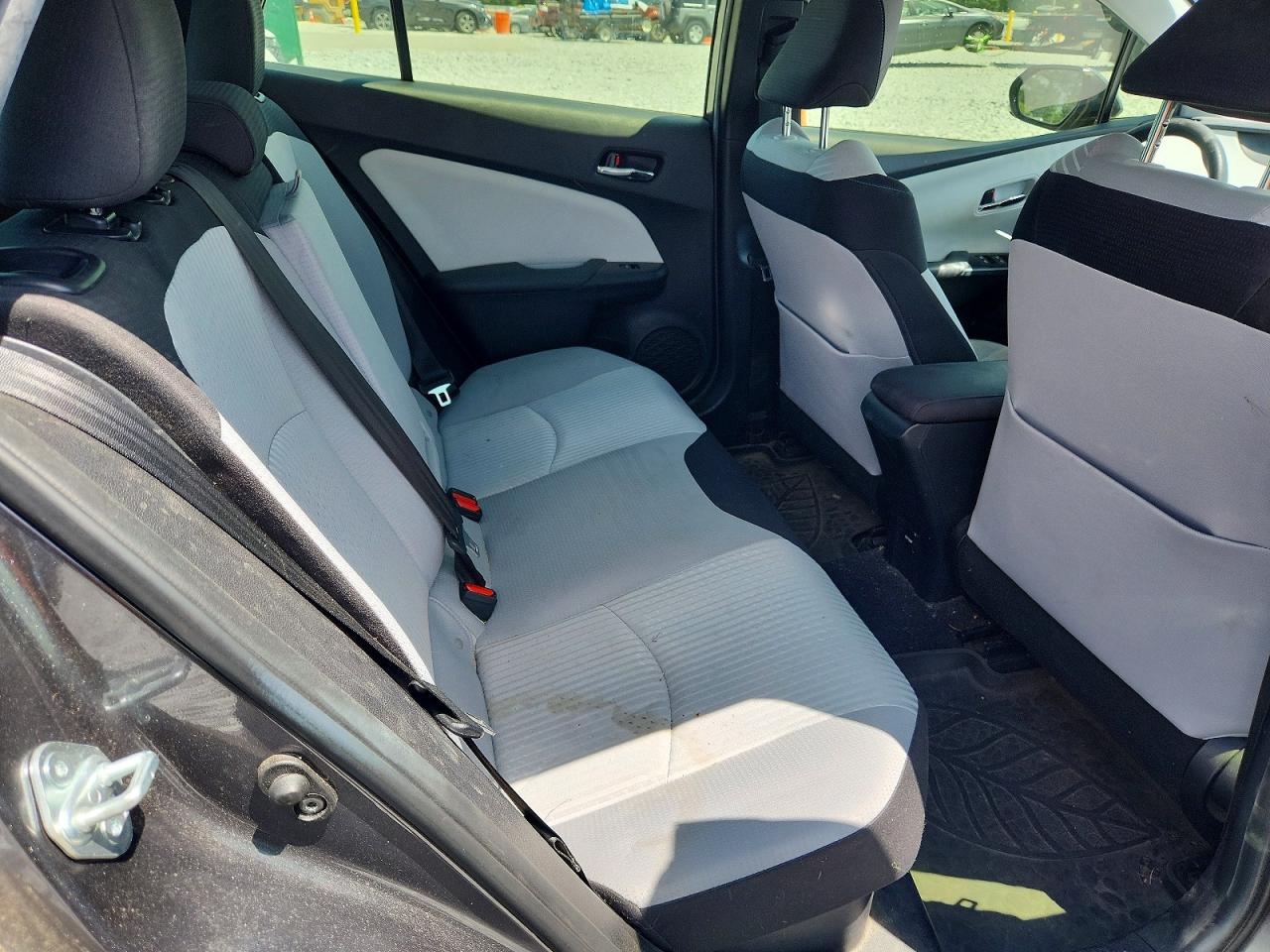 2017 TOYOTA PRIUS TWO photo 28