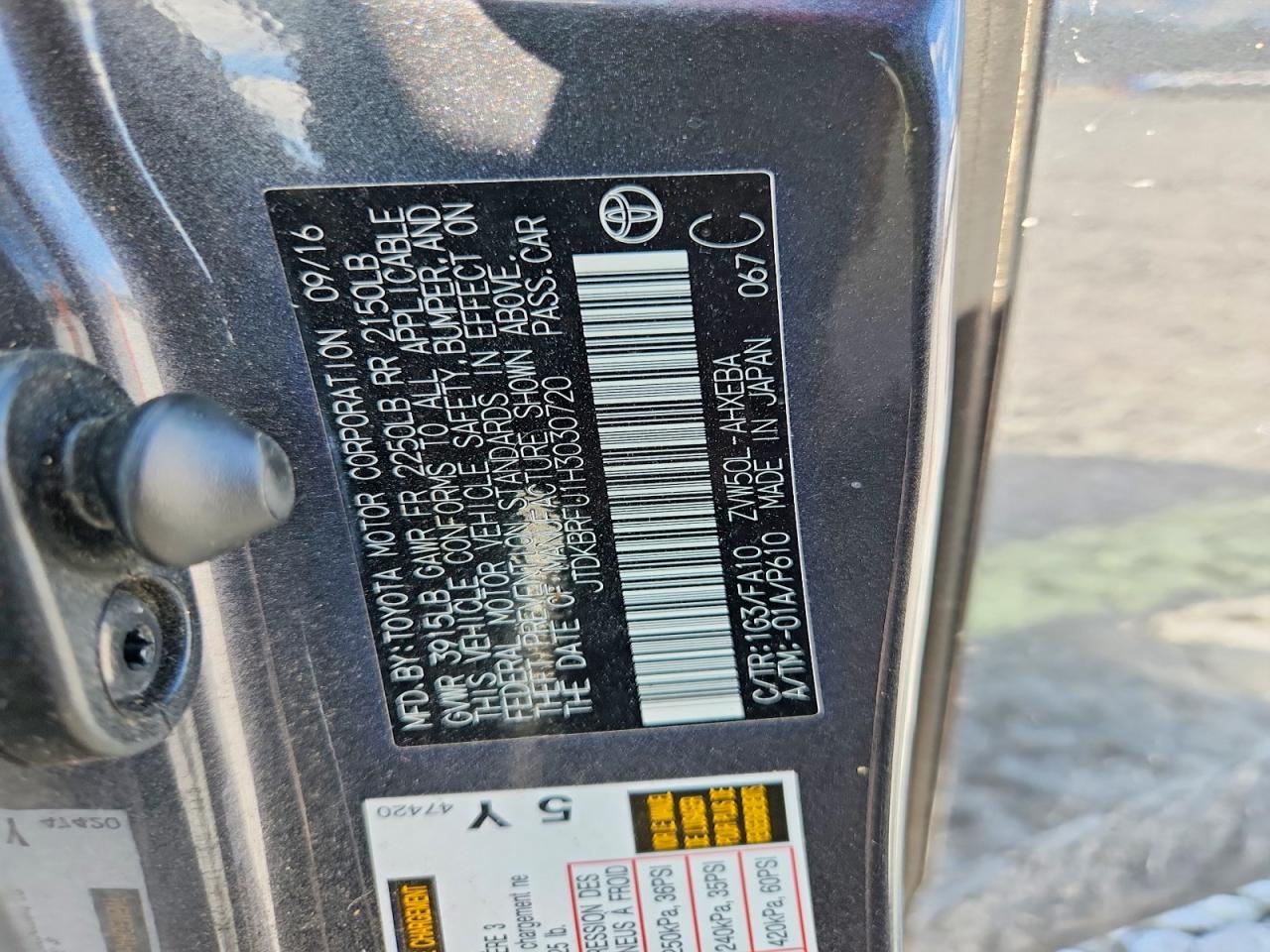 2017 TOYOTA PRIUS TWO photo 37