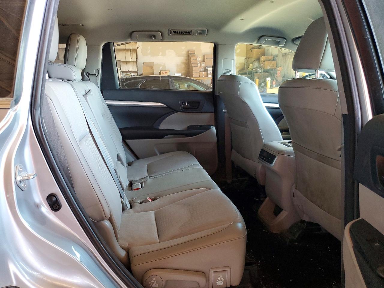 2016 TOYOTA HIGHLANDER LE PLUS photo 28