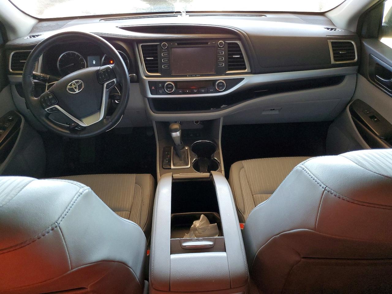 2016 TOYOTA HIGHLANDER LE PLUS photo 22