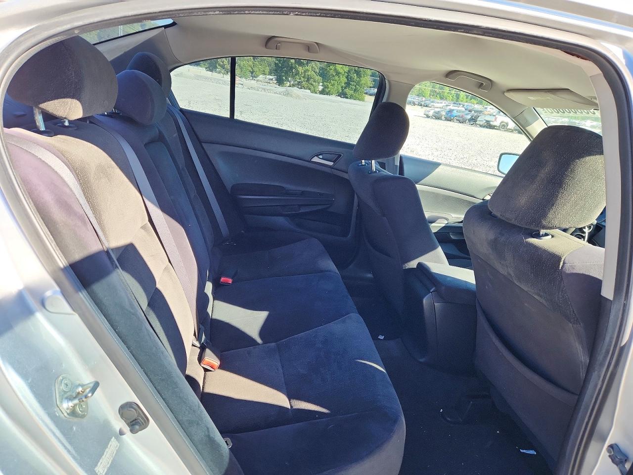 2010 HONDA ACCORD LXP photo 28