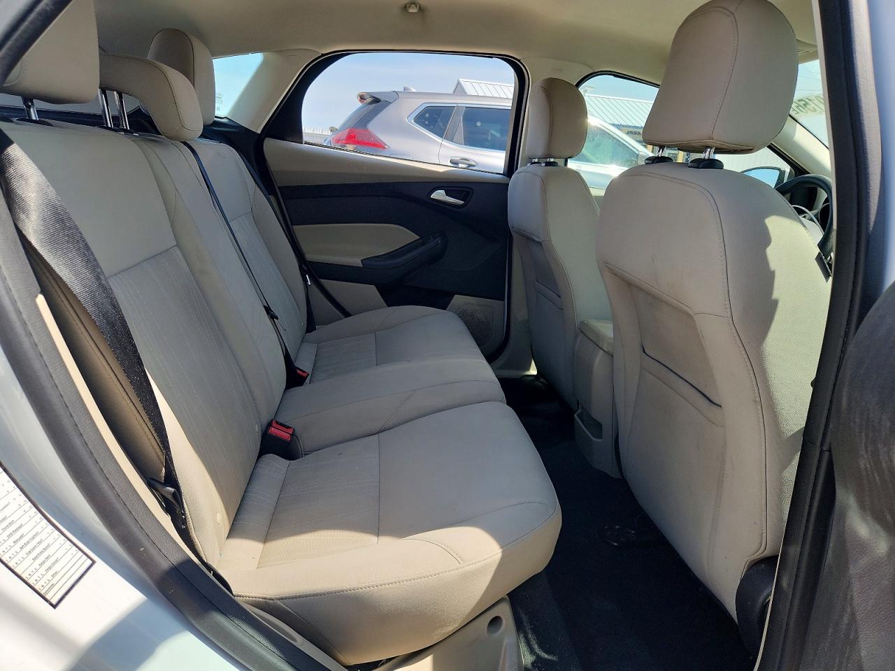 2015 FORD FOCUS SE photo 10