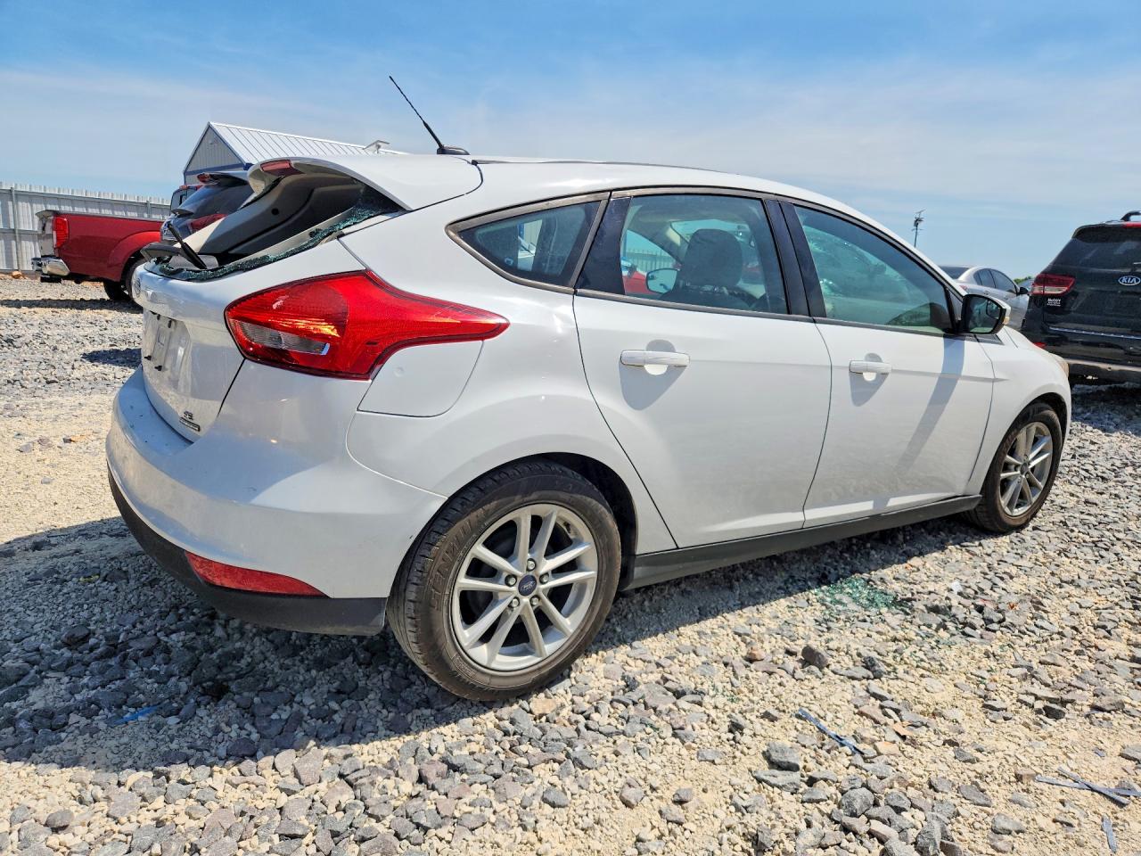 2015 FORD FOCUS SE photo 3