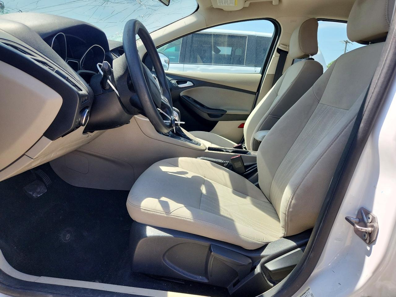 2015 FORD FOCUS SE photo 7