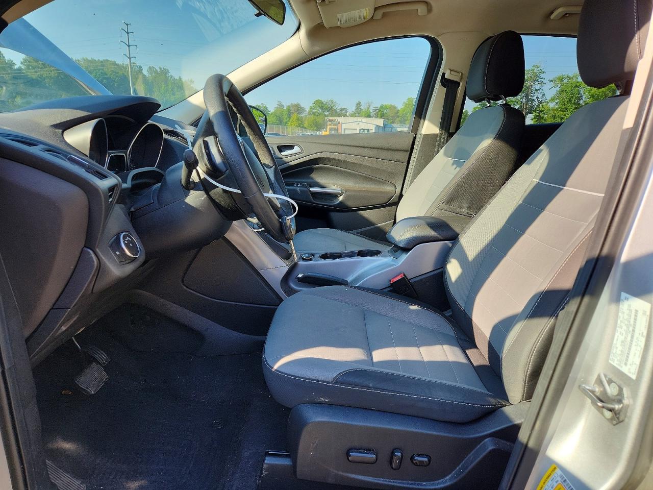 2015 FORD ESCAPE SE photo 19