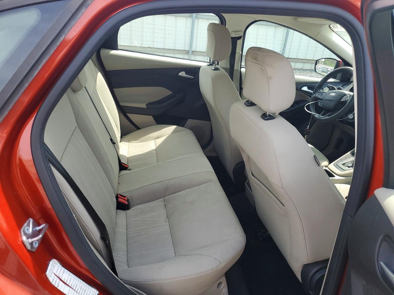 2018 FORD FOCUS SE photo 19
