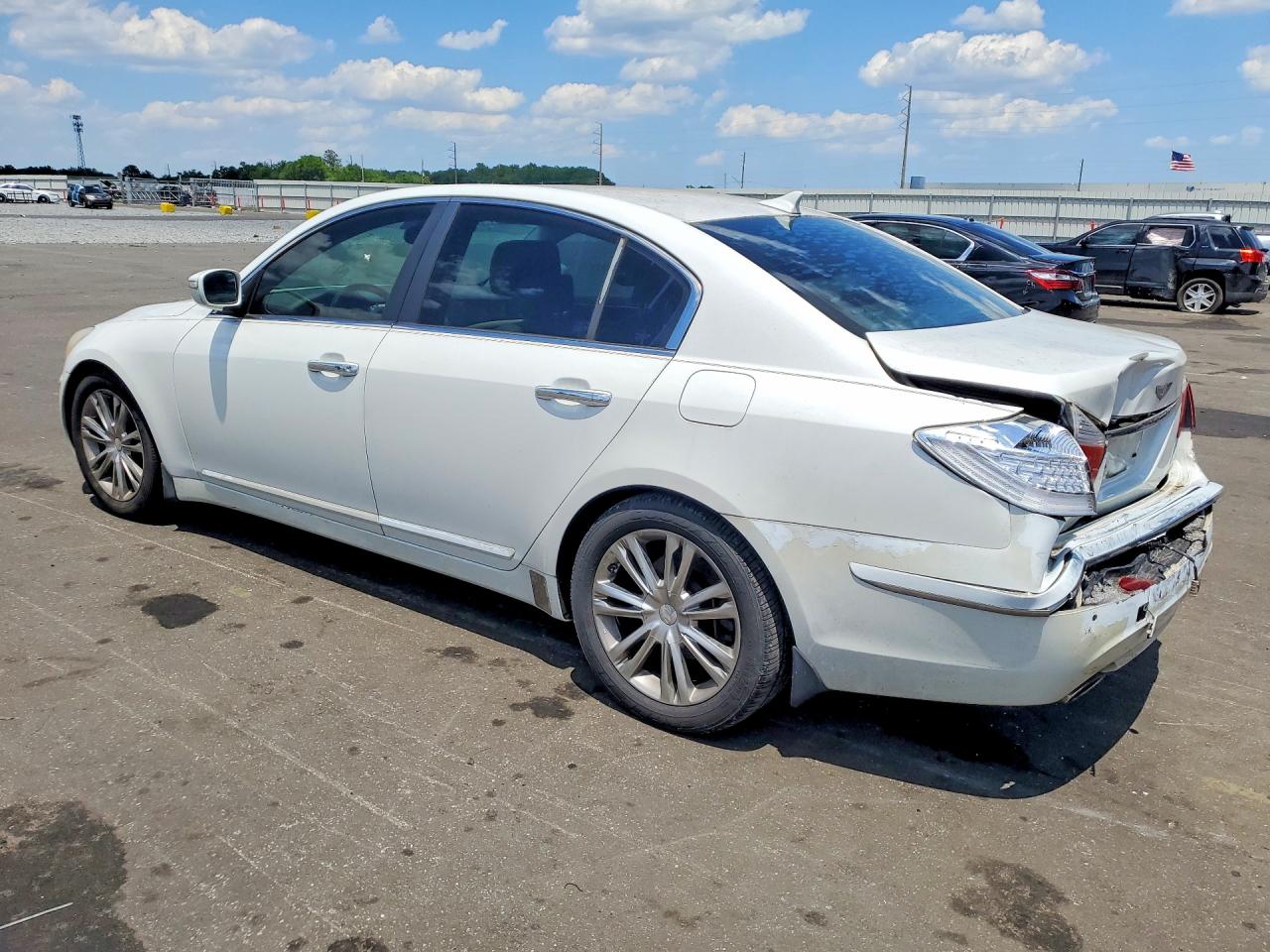 2011 HYUNDAI GENESIS 3.8L photo 3