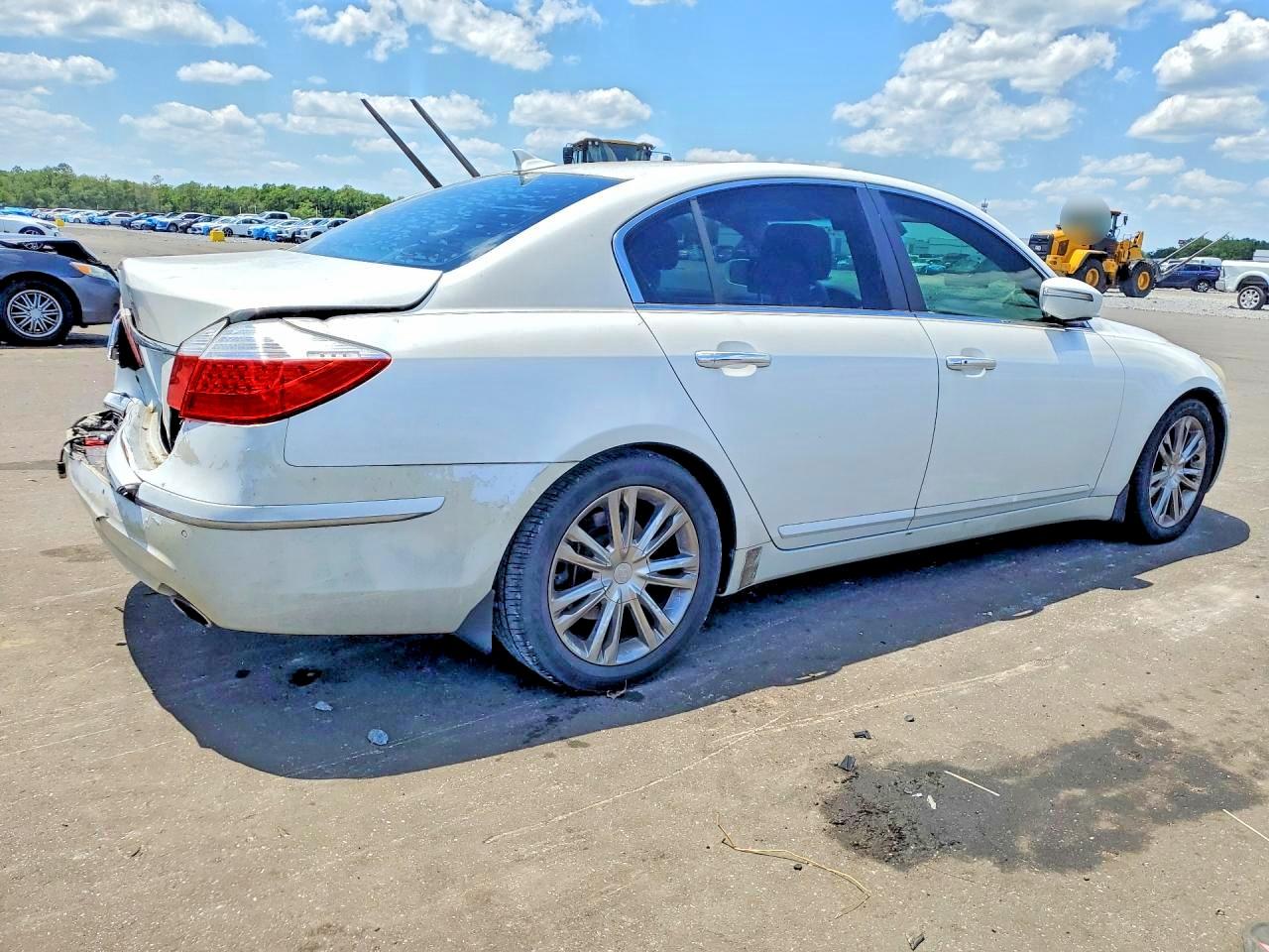 2011 HYUNDAI GENESIS 3.8L photo 5