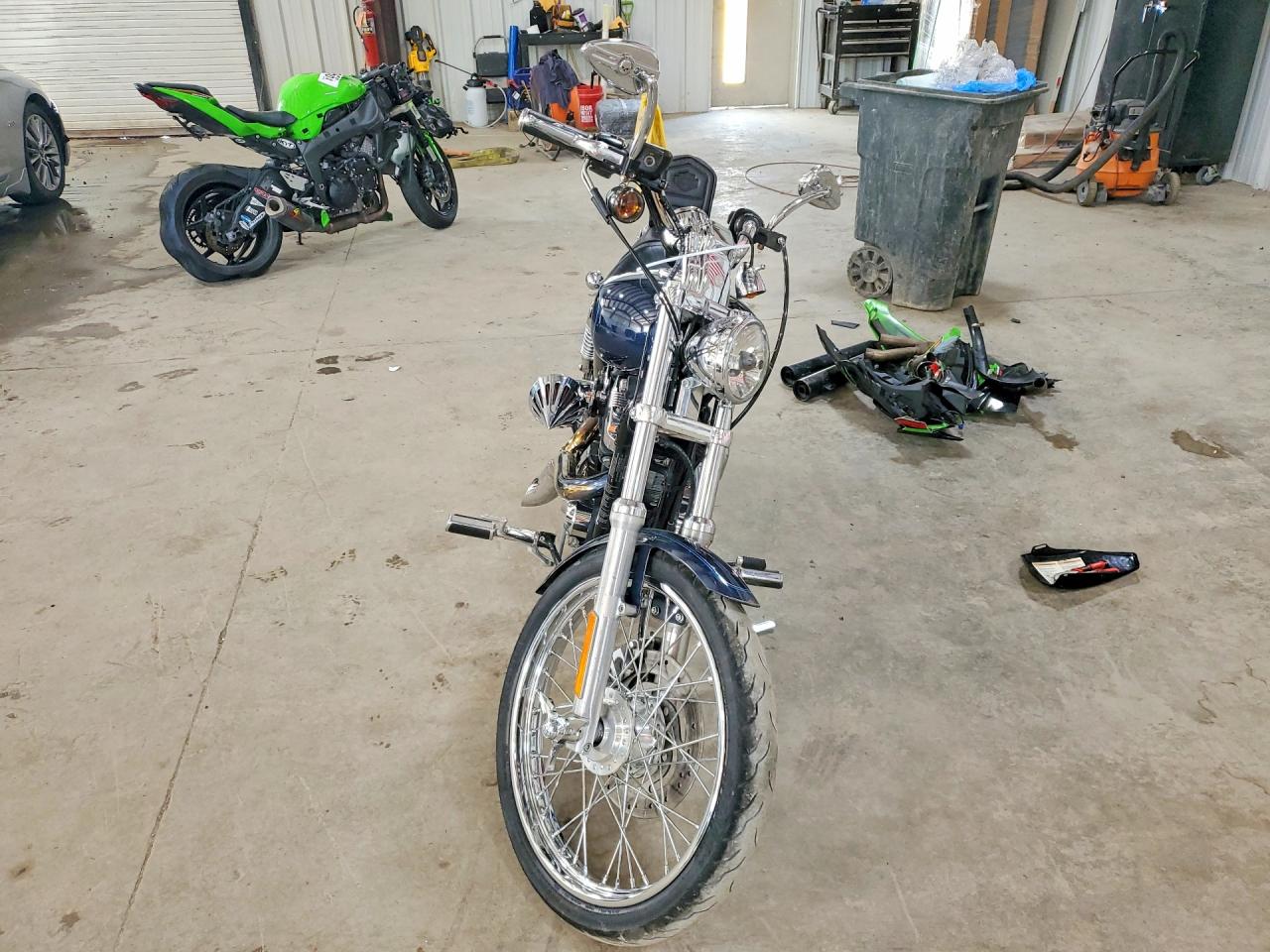 2009 HARLEY-DAVIDSON XL1200 C photo 3