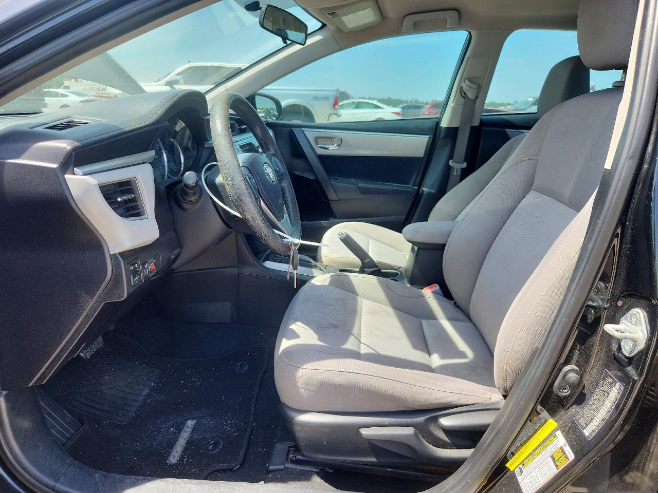 2015 TOYOTA COROLLA LE photo 19