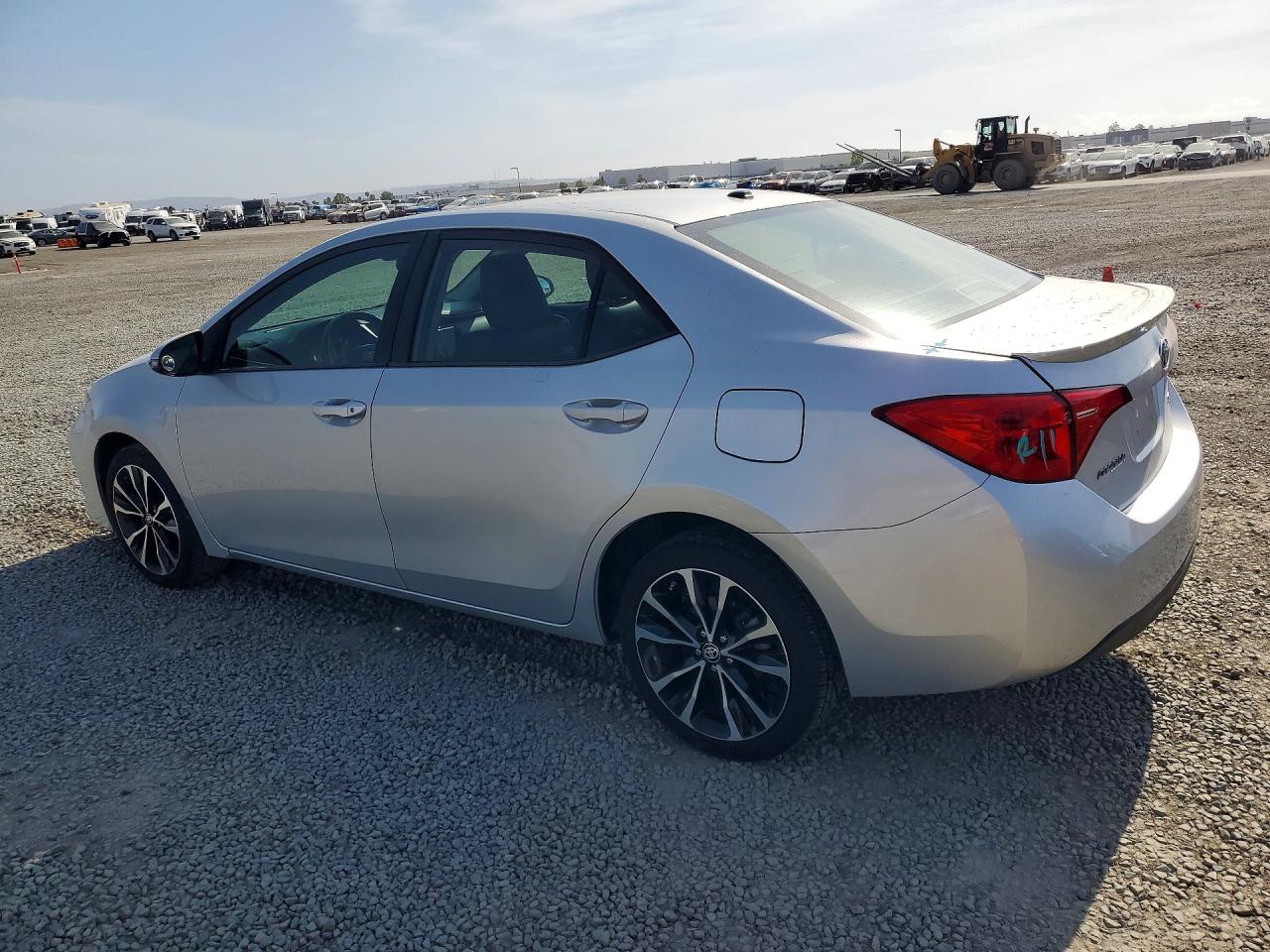 2017 TOYOTA COROLLA SE photo 3