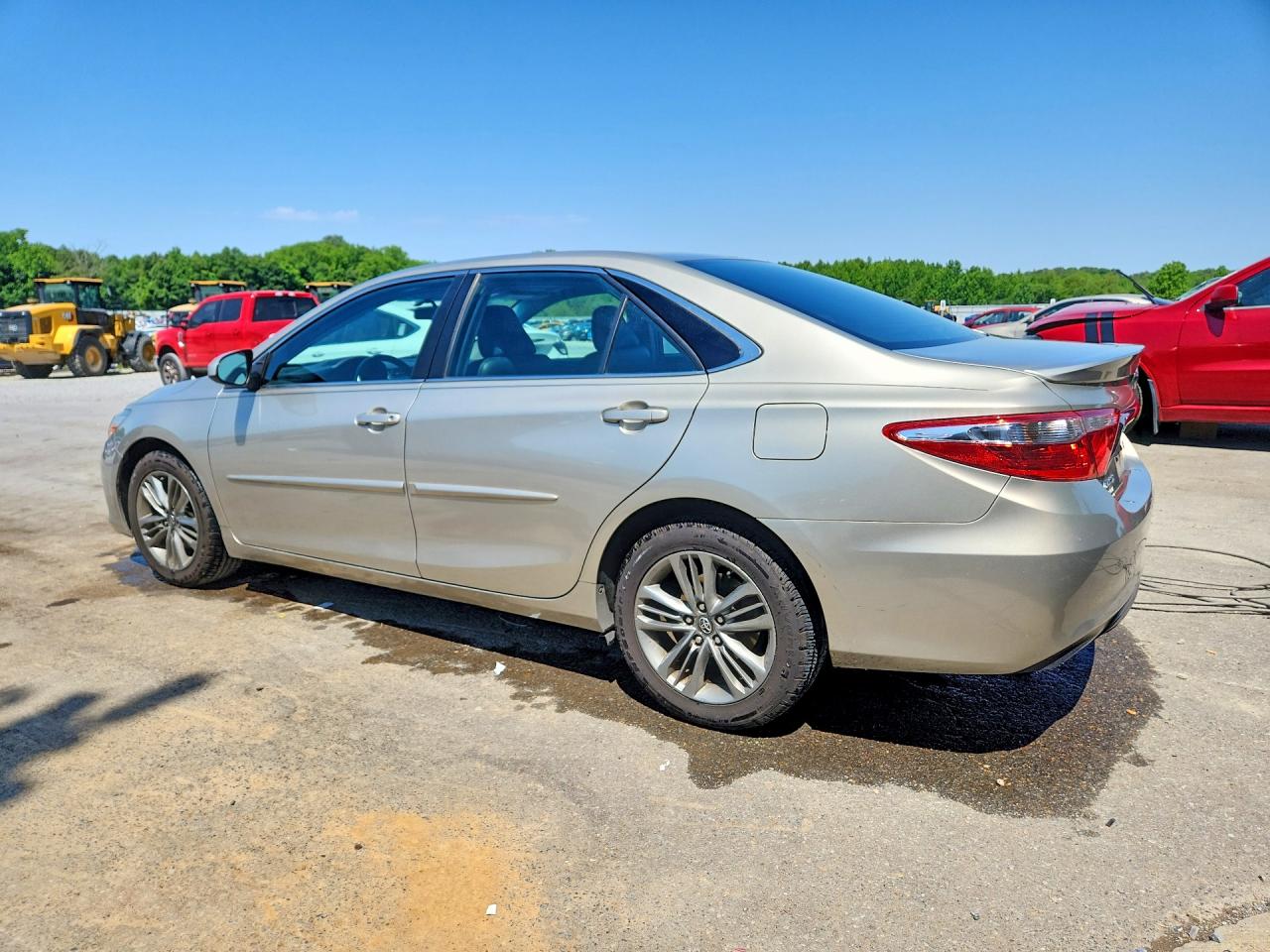 2017 TOYOTA CAMRY SE photo 3