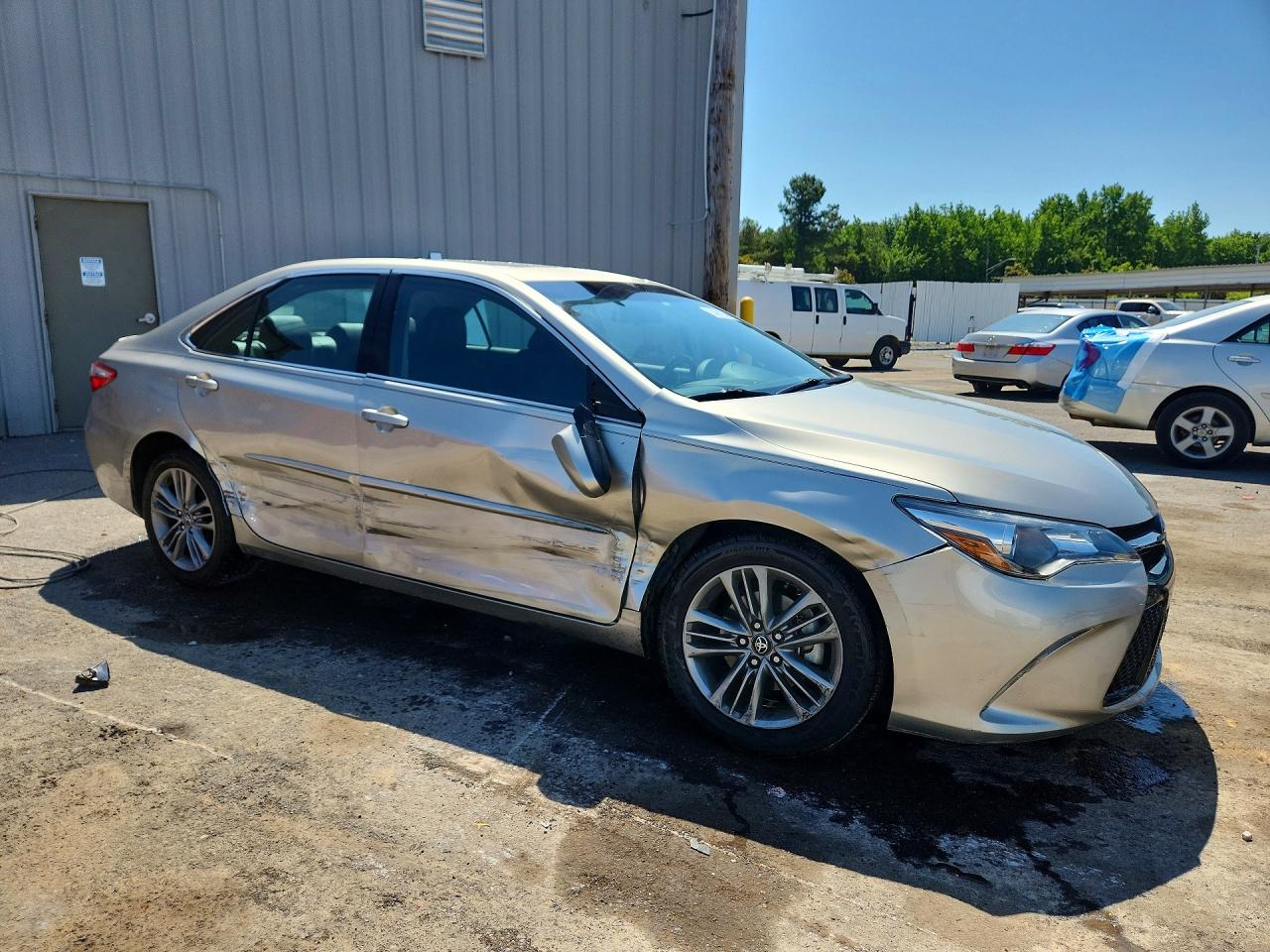 2017 TOYOTA CAMRY SE photo 7