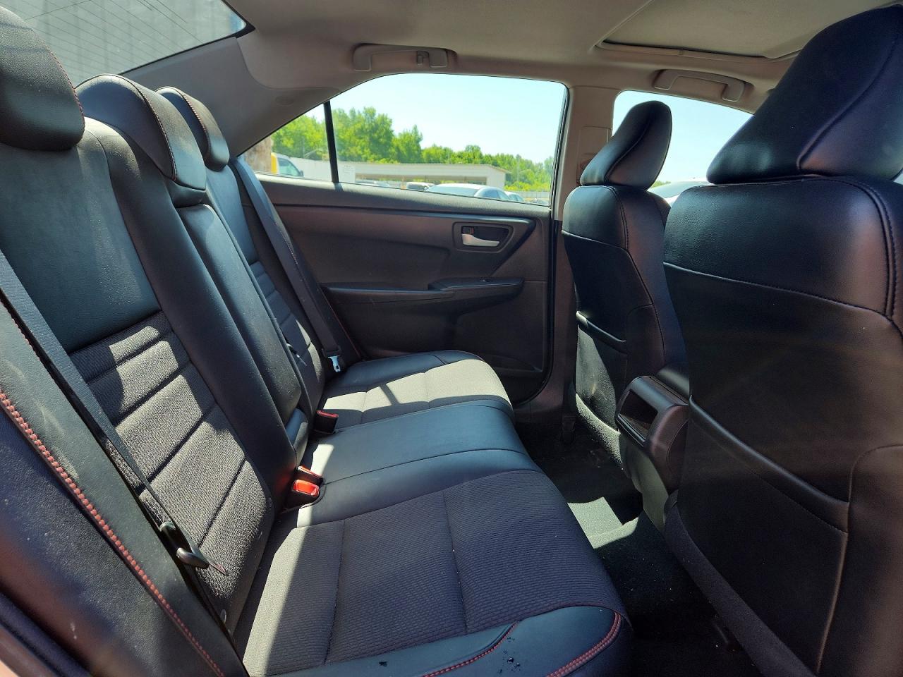 2017 TOYOTA CAMRY SE photo 19