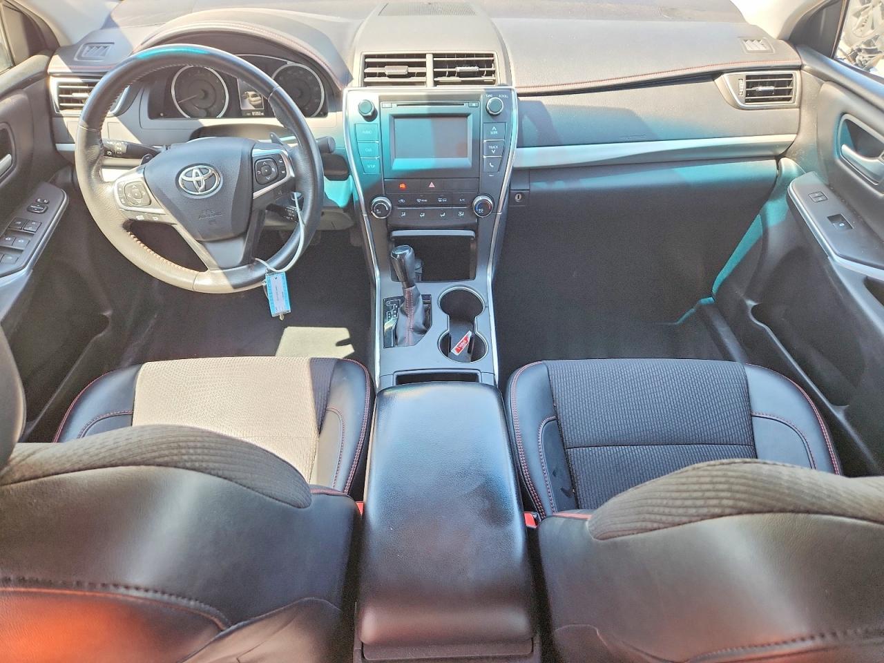 2017 TOYOTA CAMRY SE photo 15