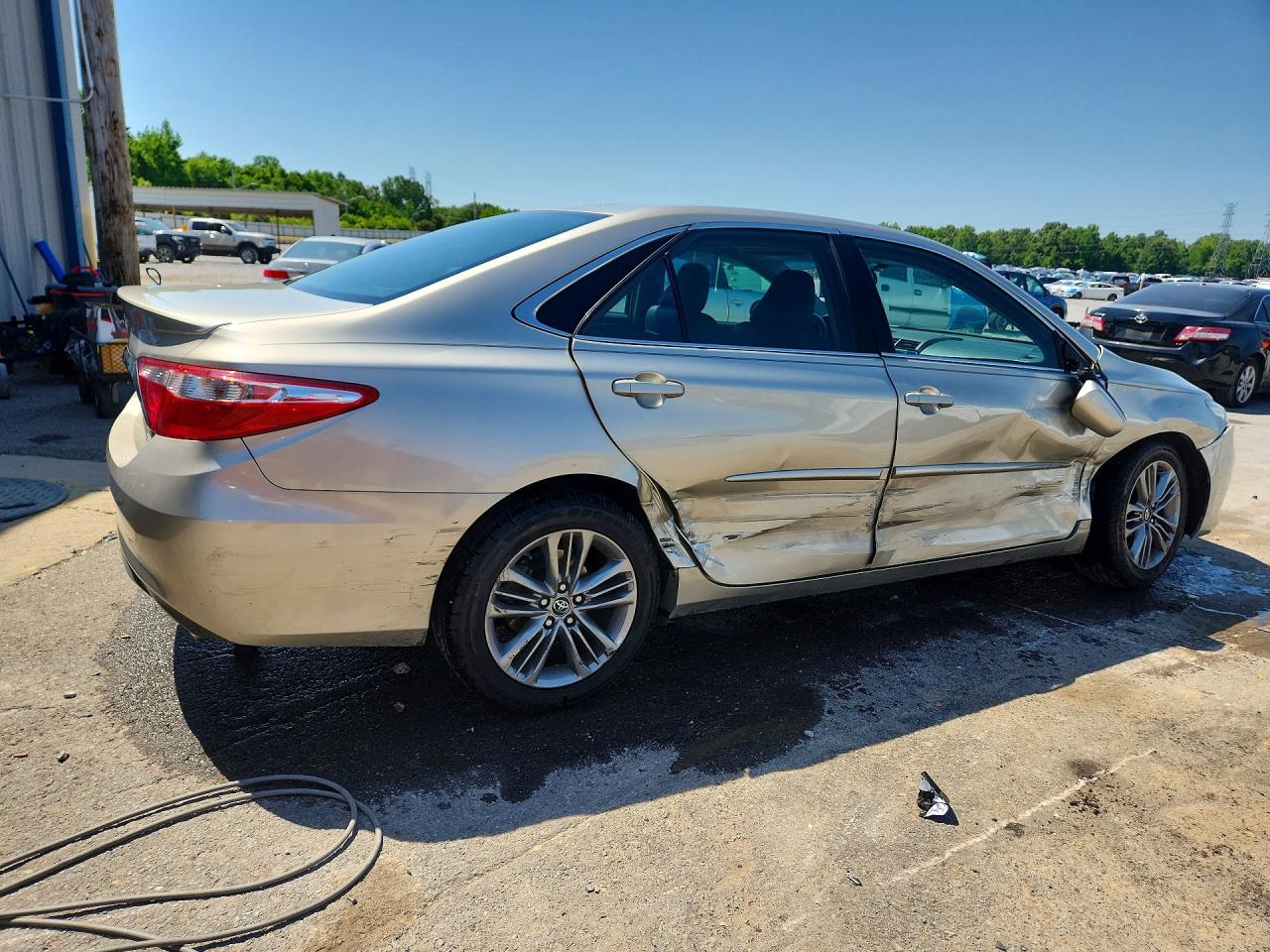 2017 TOYOTA CAMRY SE photo 5