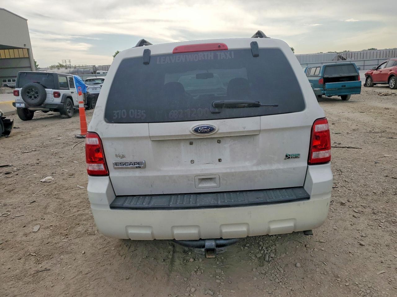 2010 FORD ESCAPE XLT photo 11