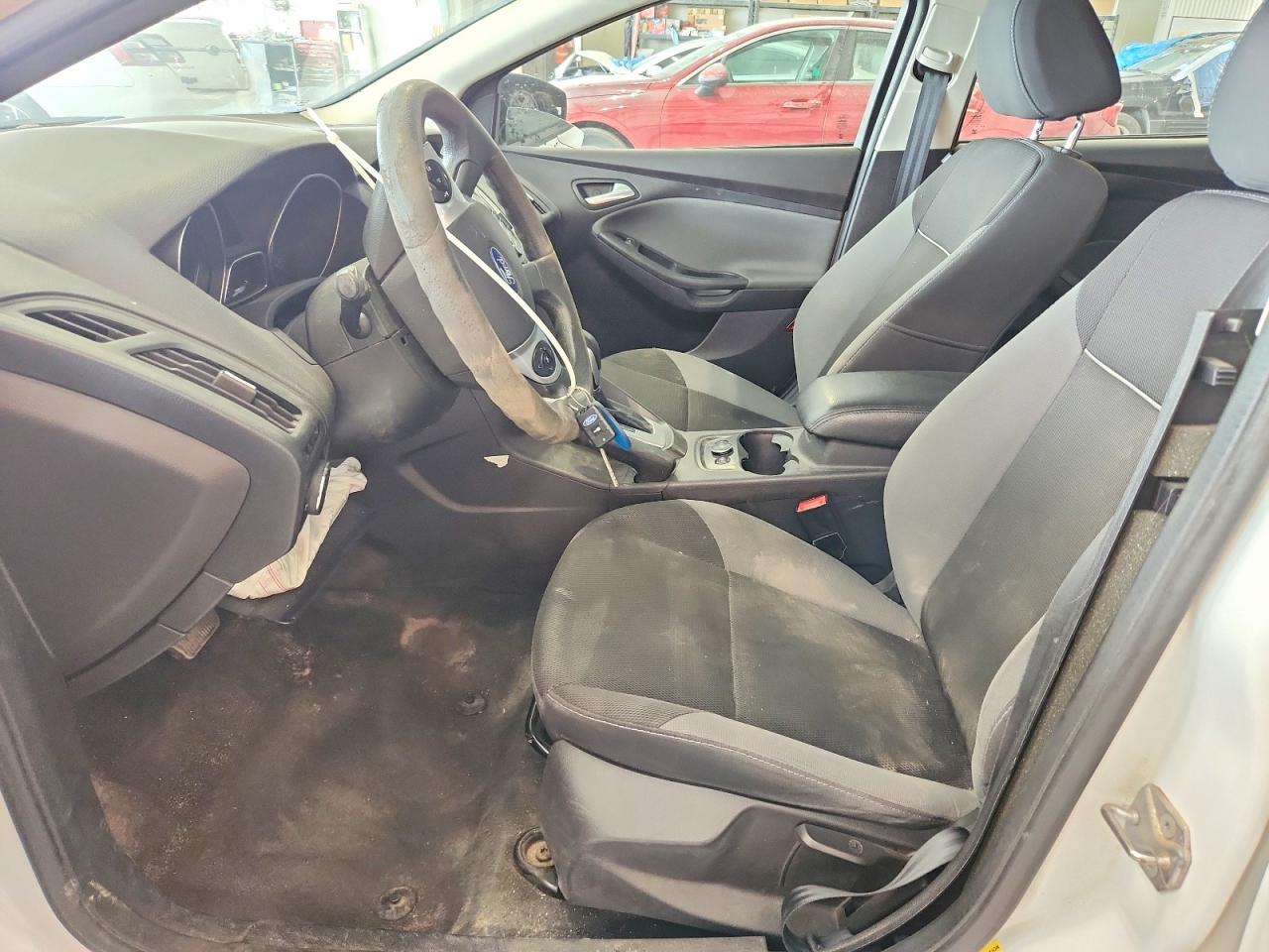 2014 FORD FOCUS SE photo 13
