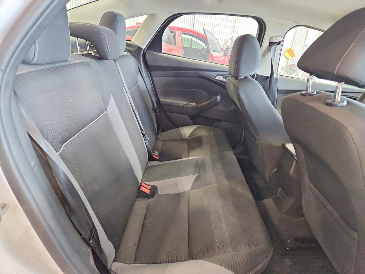 2014 FORD FOCUS SE photo 19