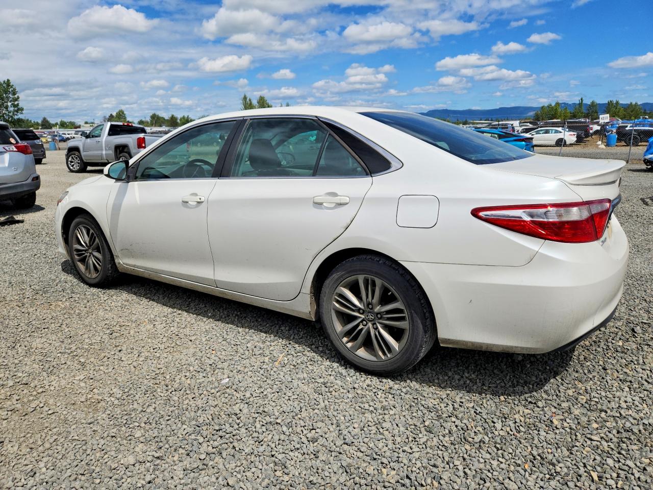 2017 TOYOTA CAMRY SE photo 4