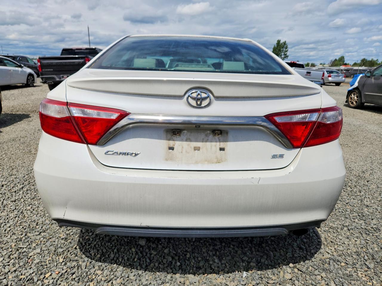 2017 TOYOTA CAMRY SE photo 16