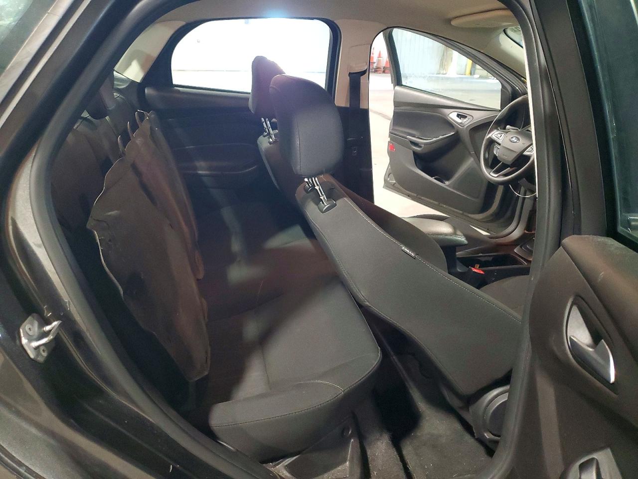 2017 FORD FOCUS SE photo 28