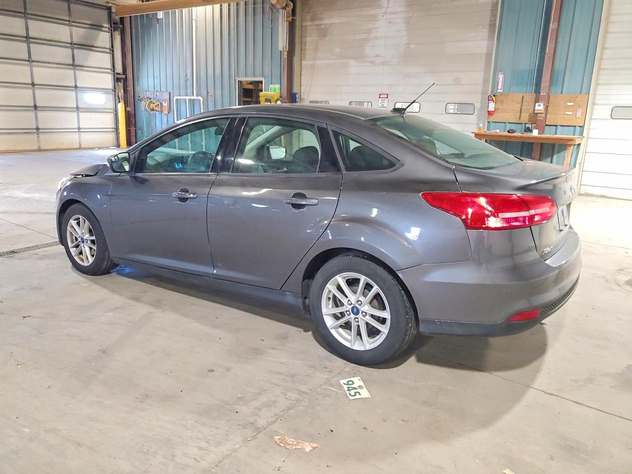 2017 FORD FOCUS SE photo 4
