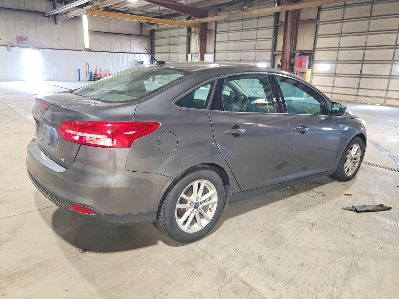 2017 FORD FOCUS SE photo 7