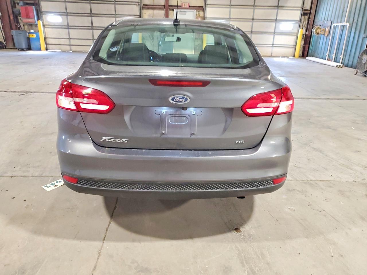 2017 FORD FOCUS SE photo 16