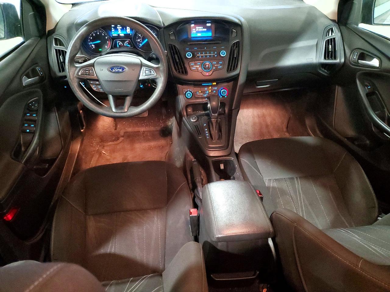2017 FORD FOCUS SE photo 22