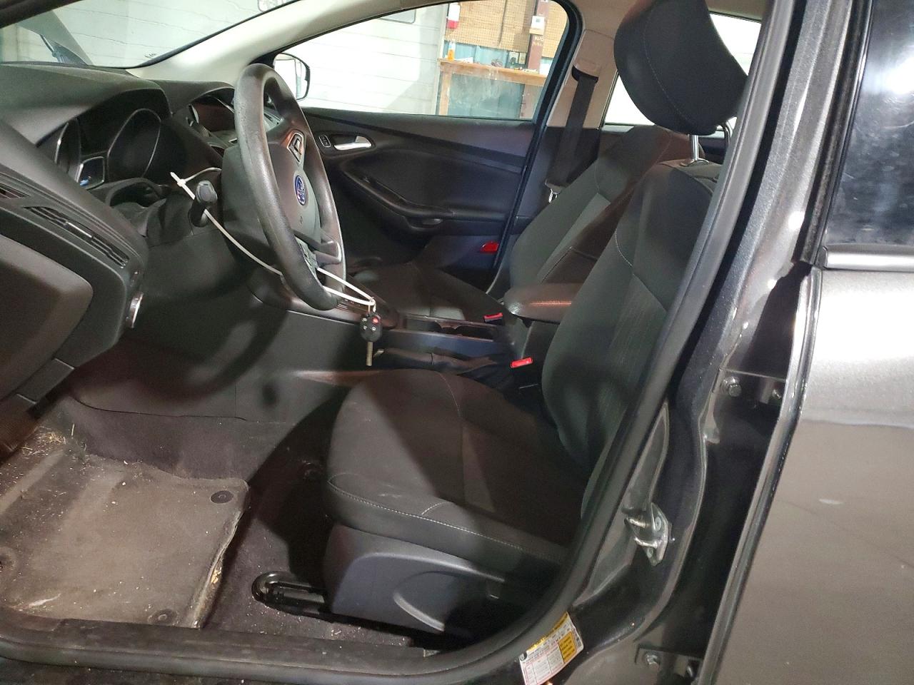 2017 FORD FOCUS SE photo 19