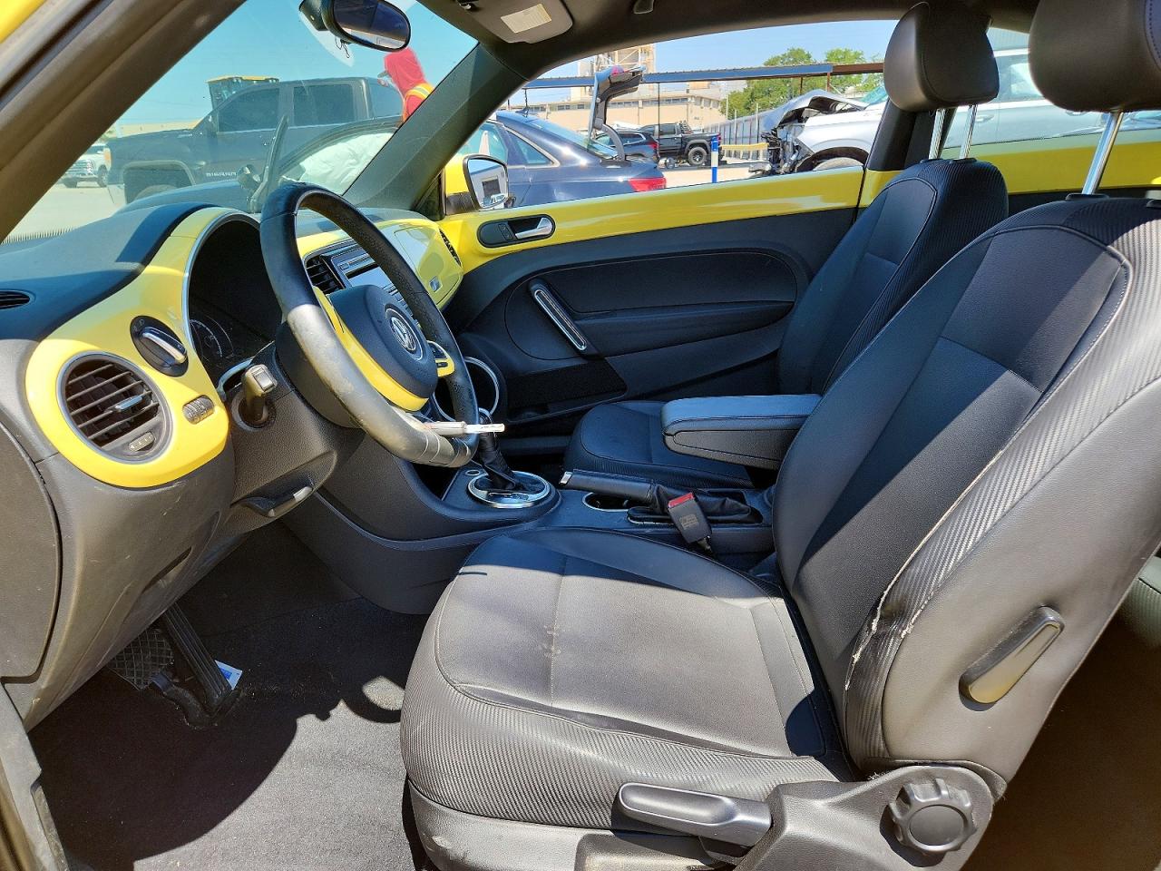 2014 VOLKSWAGEN BEETLE photo 13