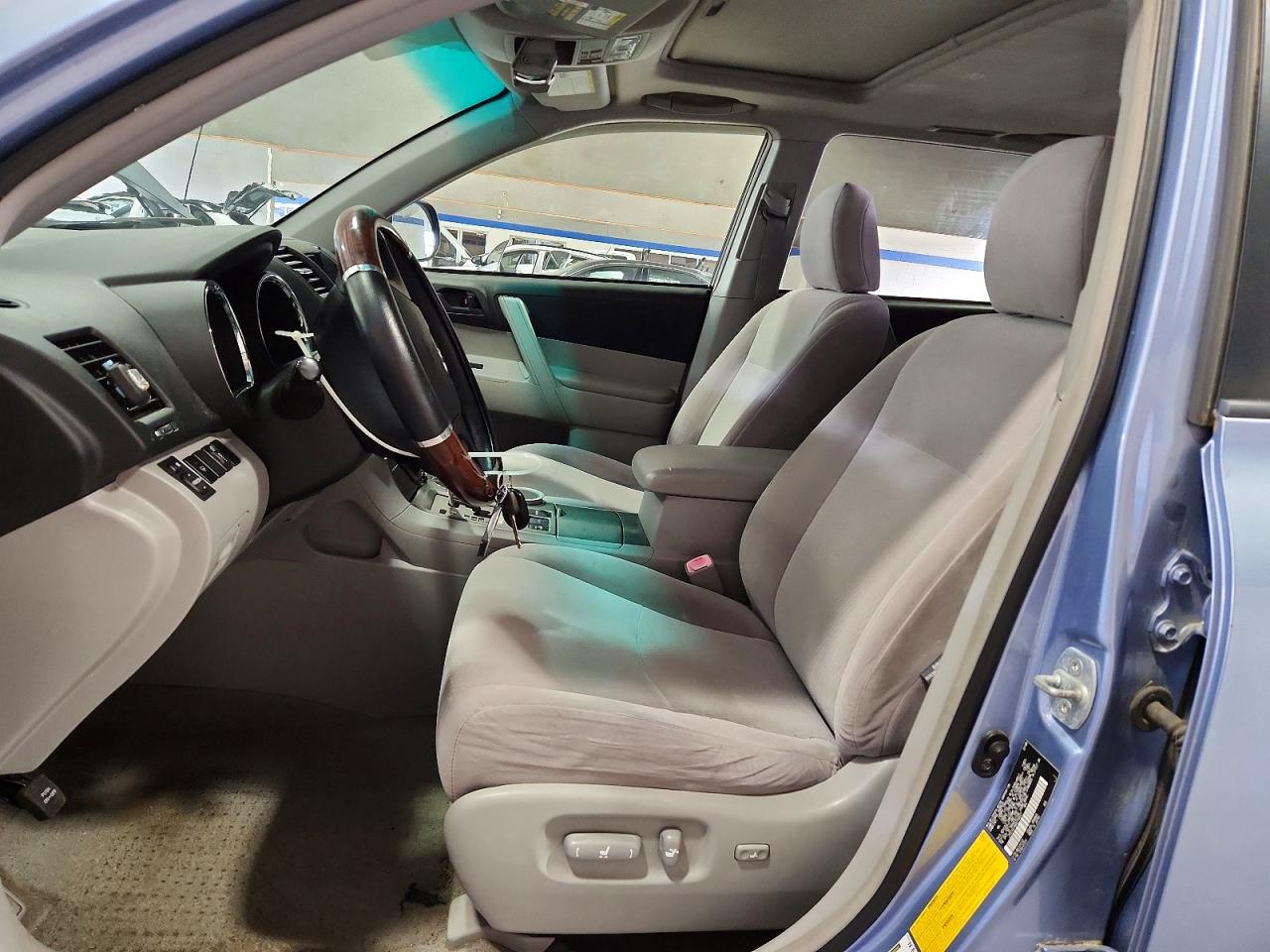 2008 TOYOTA HIGHLANDER BASE photo 19