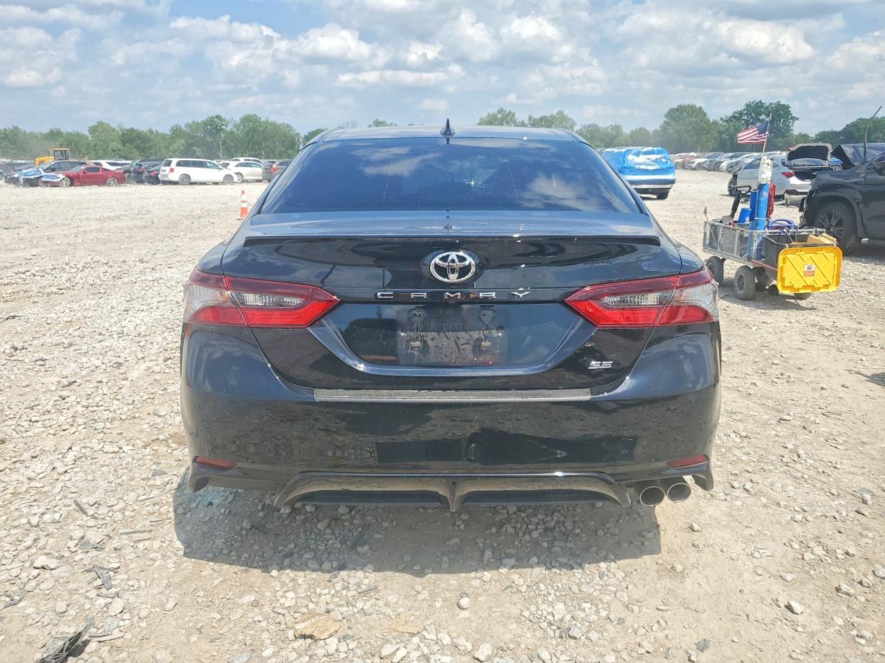 2024 TOYOTA CAMRY SE photo 11