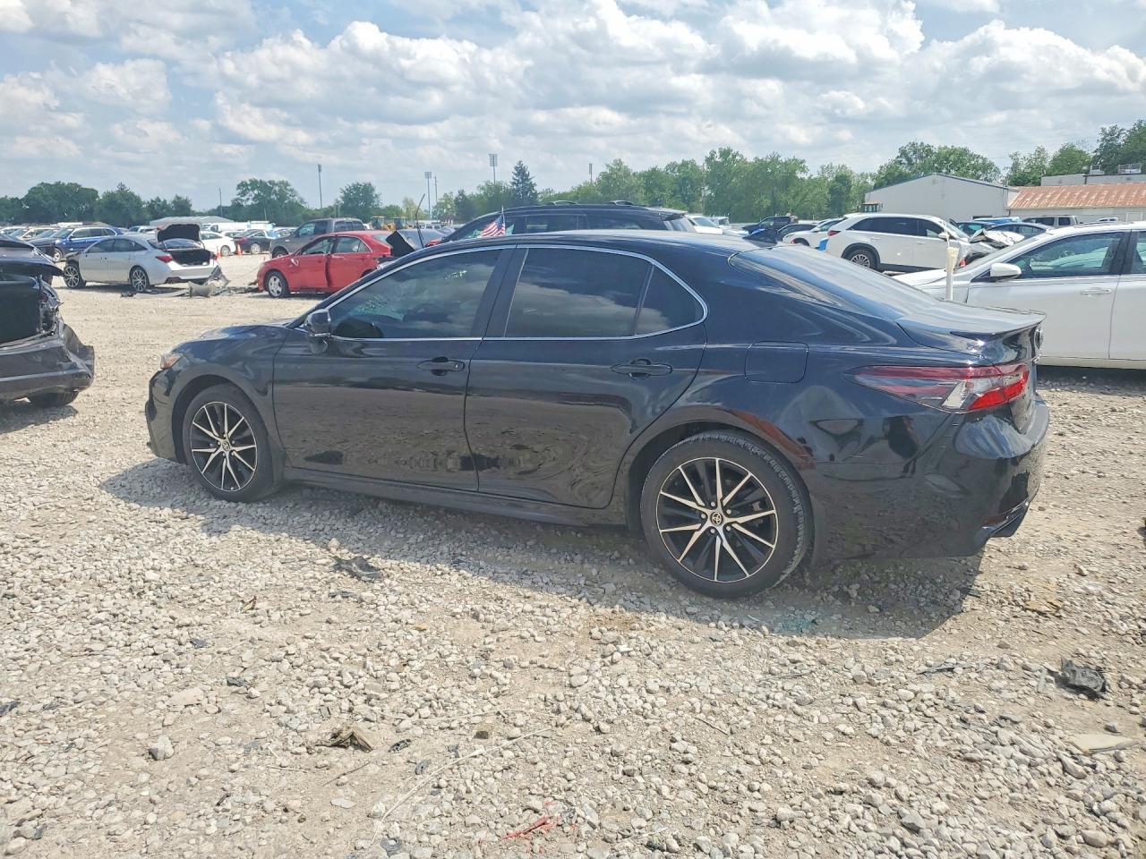 2024 TOYOTA CAMRY SE photo 3