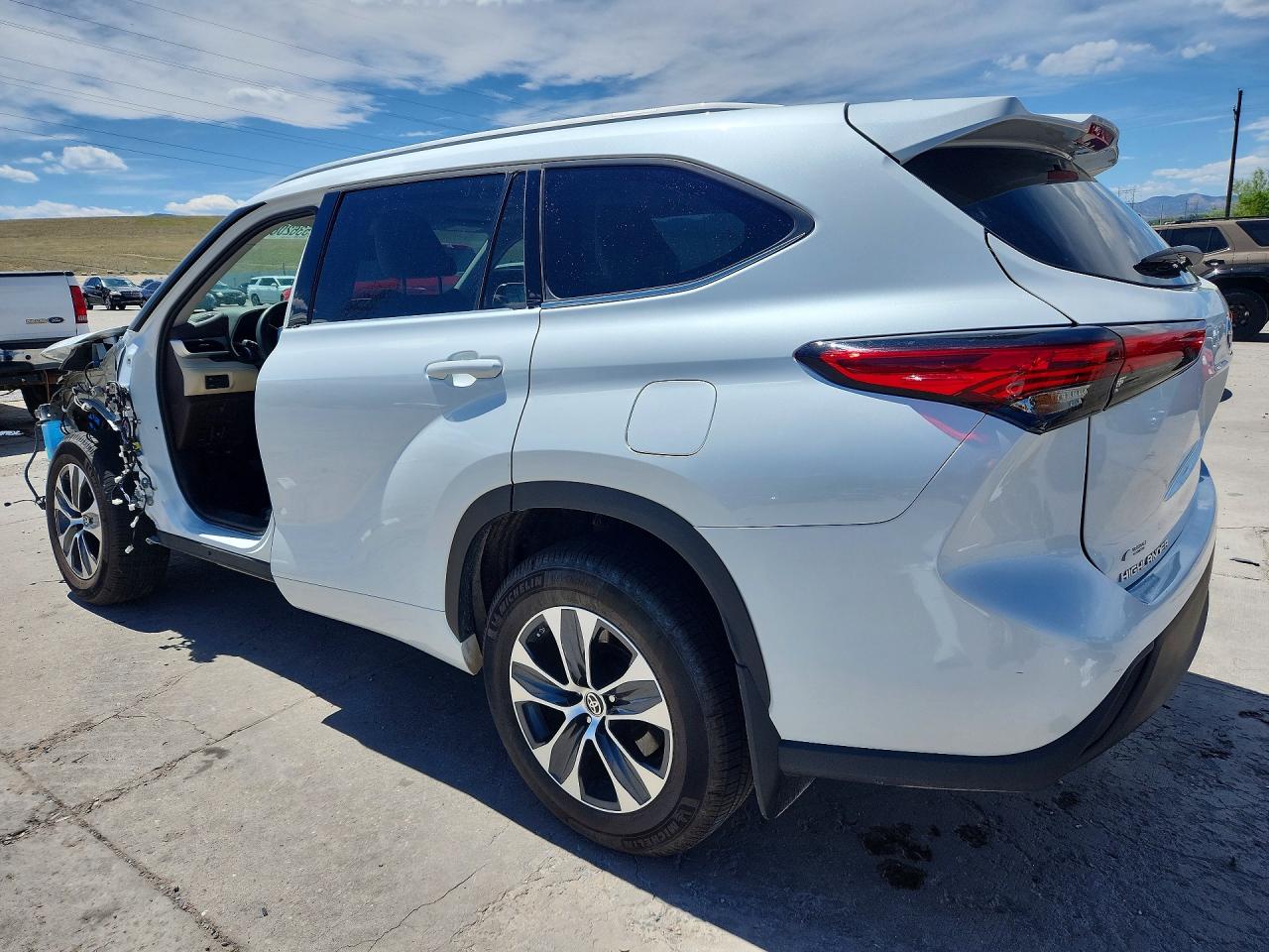 2022 TOYOTA HIGHLANDER HYBRID XLE photo 4