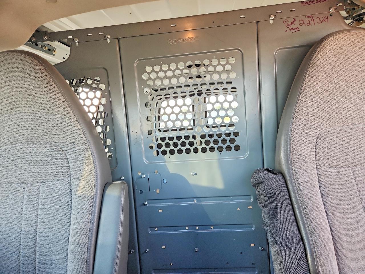 2015 GMC SAVANA G2500 photo 28