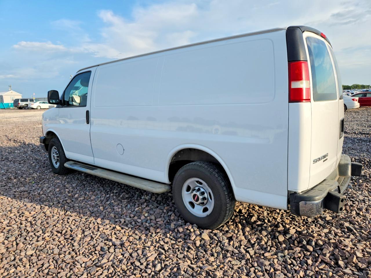 2015 GMC SAVANA G2500 photo 4