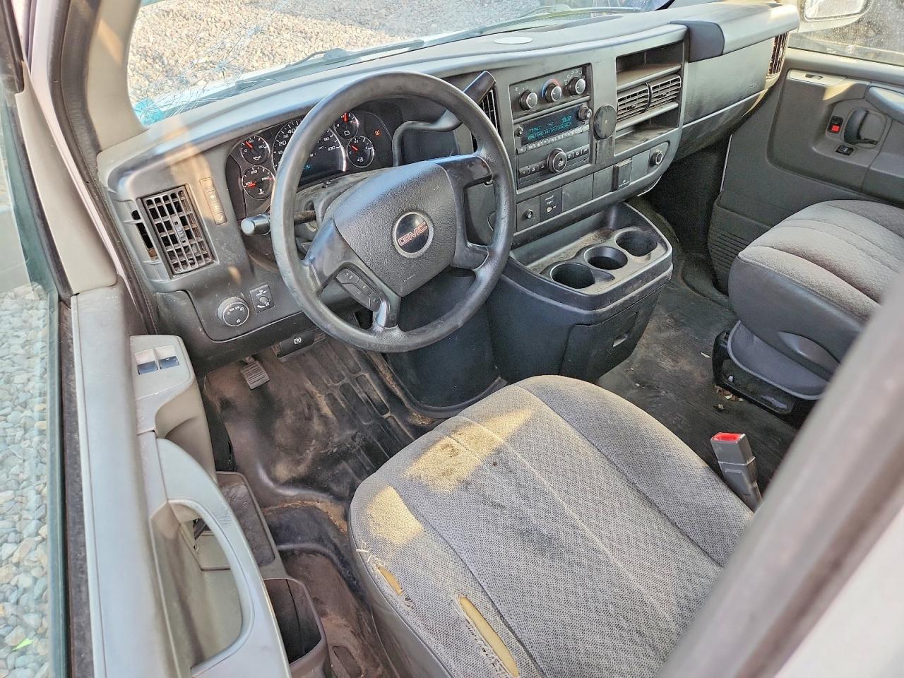 2015 GMC SAVANA G2500 photo 22