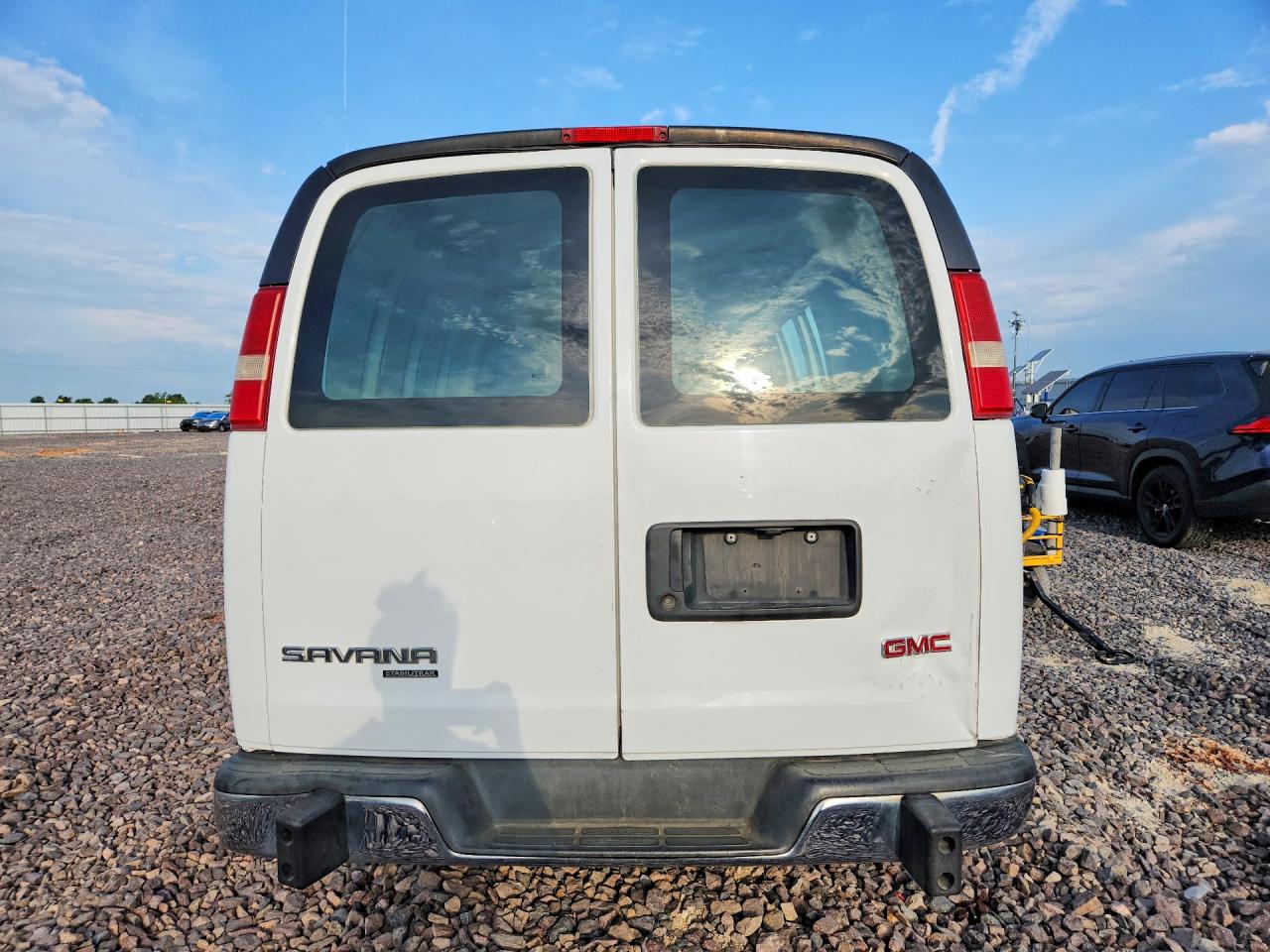 2015 GMC SAVANA G2500 photo 16