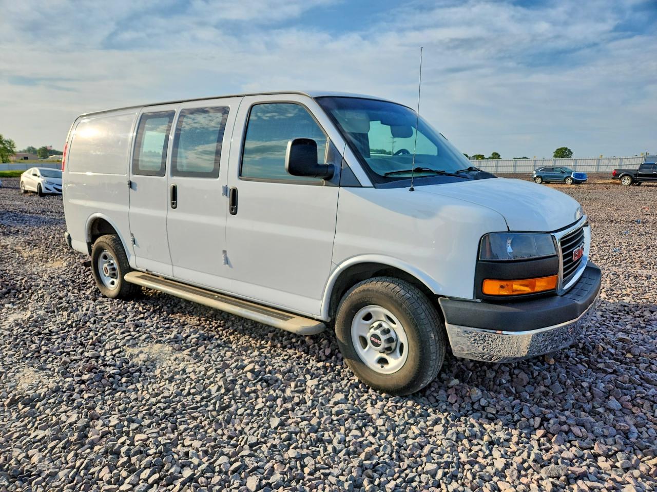 2015 GMC SAVANA G2500 photo 10