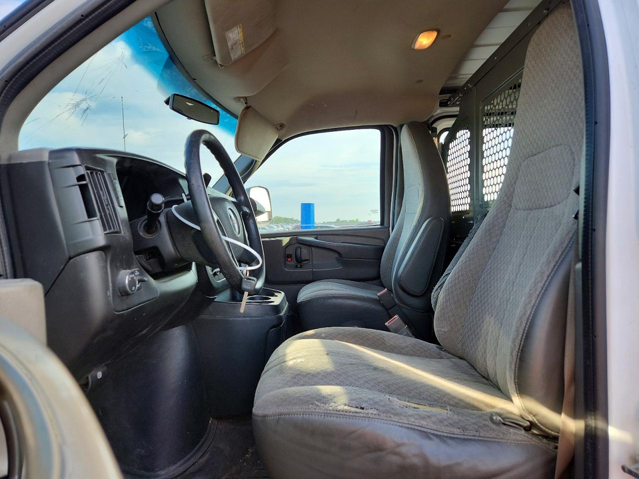 2015 GMC SAVANA G2500 photo 19