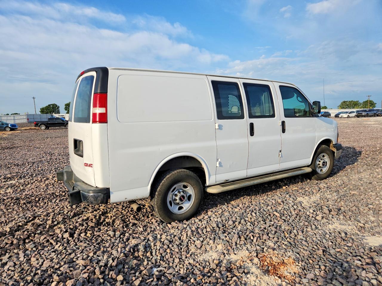2015 GMC SAVANA G2500 photo 7