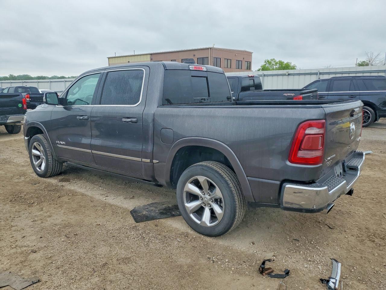 2019 RAM 1500 LIMITED photo 3