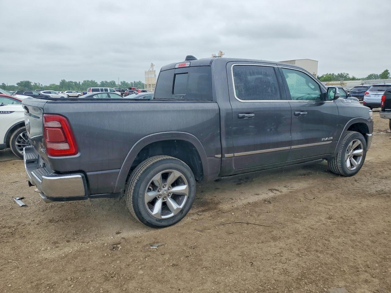 2019 RAM 1500 LIMITED photo 5