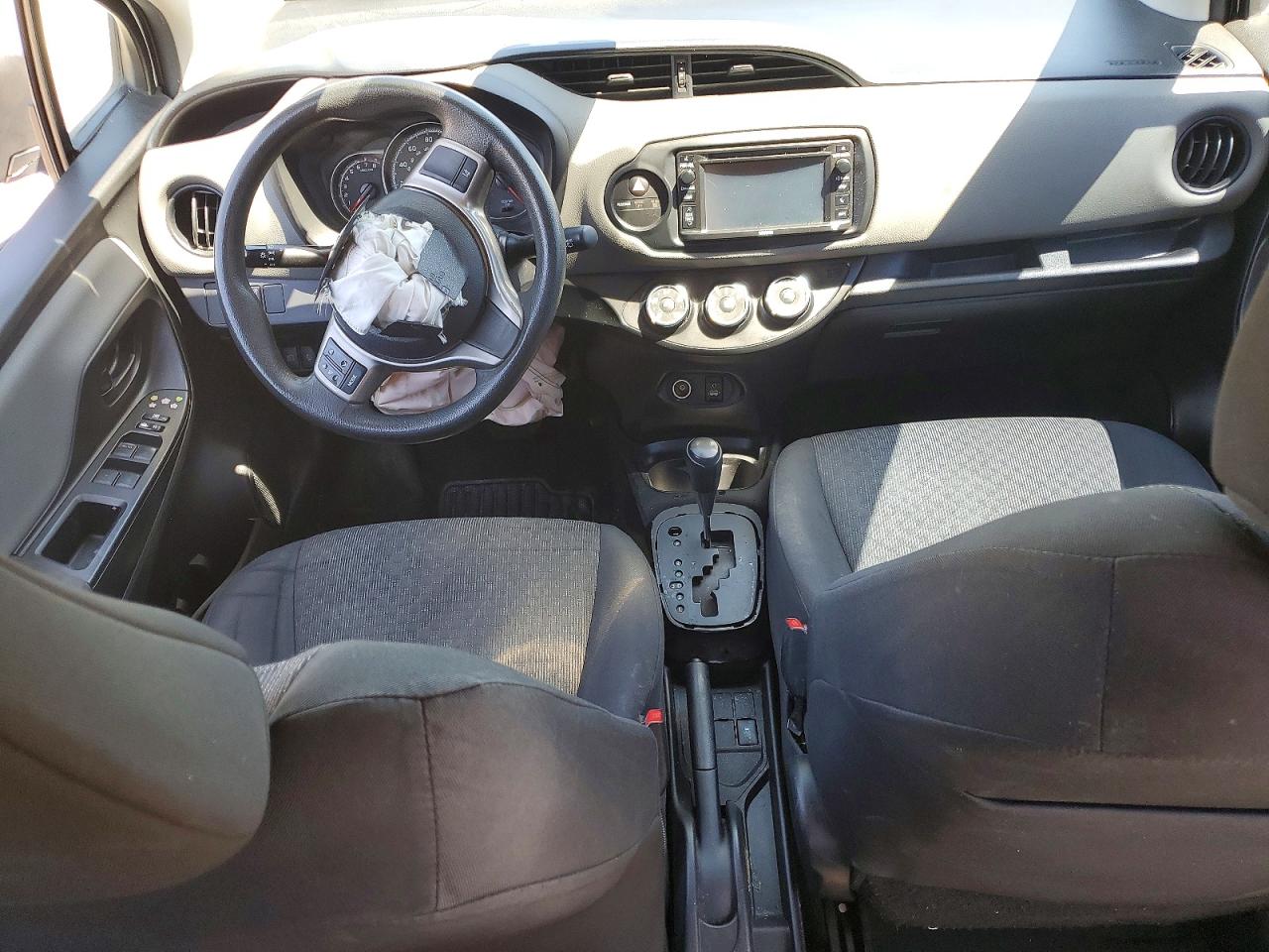 2017 TOYOTA YARIS 5-DOOR L FLEET photo 22