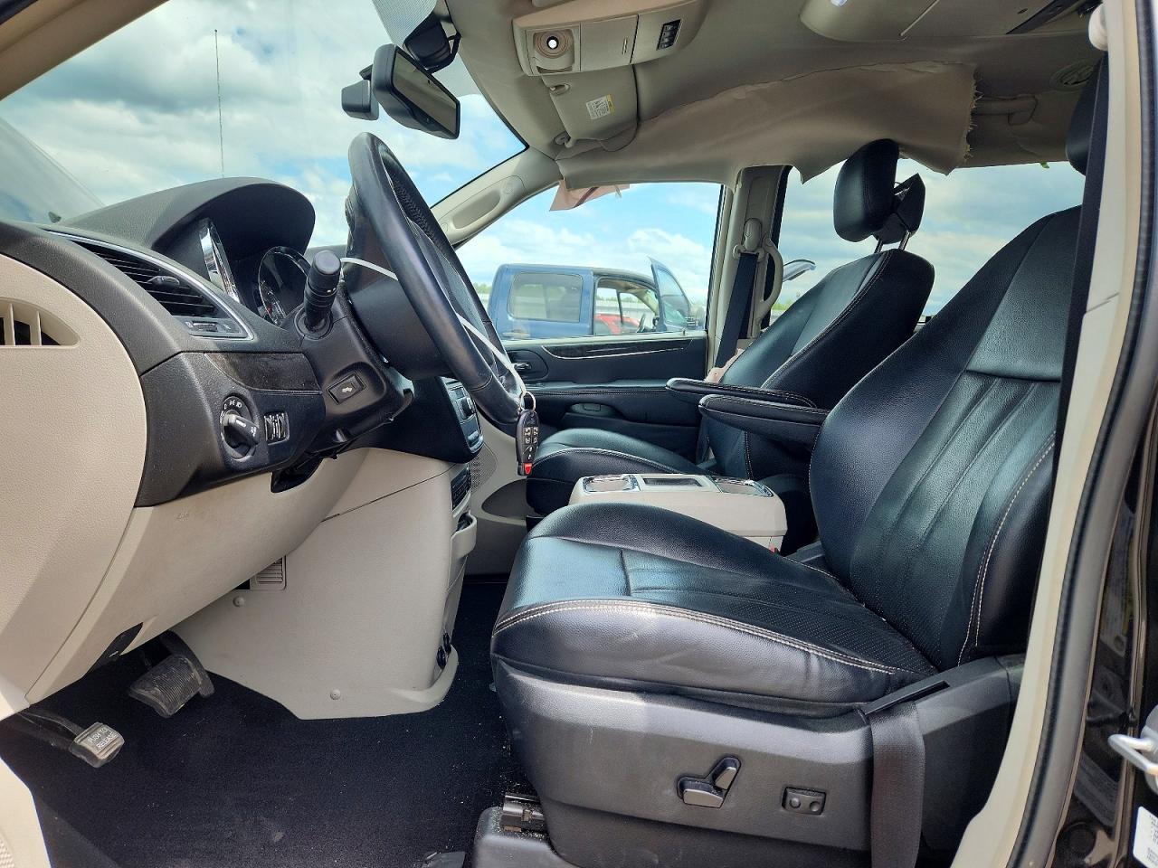 2013 CHRYSLER TOWN & COUNTRY TOURING L photo 13