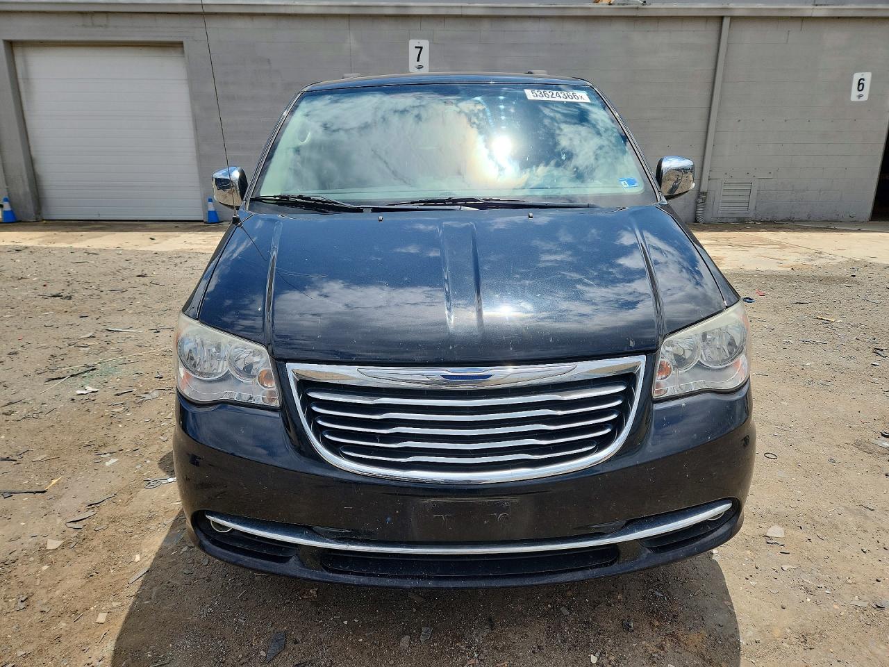 2013 CHRYSLER TOWN & COUNTRY TOURING L photo 9